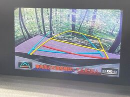 【バックカメラ】駐車時に後方がリアルタイム映像で確認できます。大型商業施設や立体駐車場での駐車時や、夜間のバック時に大活躍！運転スキルに関わらず、今や必須となった装備のひとつです！