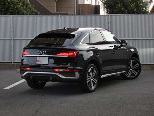 Audi認定中古車の保証内容：エンジンやブレーキなどの重要部品はもちろん、オーディオ、ナビゲーションシステム等の快適装備まで幅広く保証。万一不具合が発生した場合は、全国のサービス工場で無償修理します。