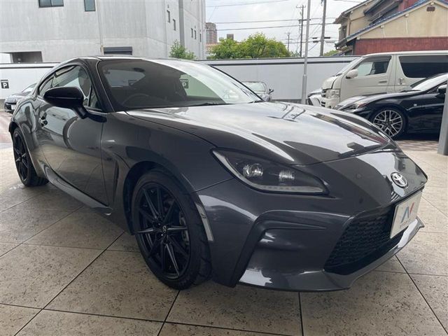 大好評のボディコーティング「弾スプラッシュコート」もご納車までに施工可能。通常のガラスコートと異なる、耐久年数6年の無機質ガラスコーティングが、ボディをキレイな状態に保ってくれます。