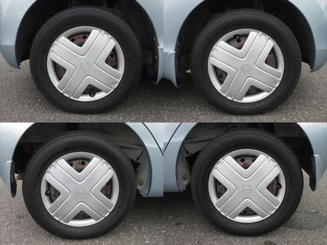 純正鉄ホイールが装着されています。タイヤブランドは、ブリヂストンです。タイヤサイズは、155/65R13です。残り溝はフロントが4mm、リアが3mmです。
