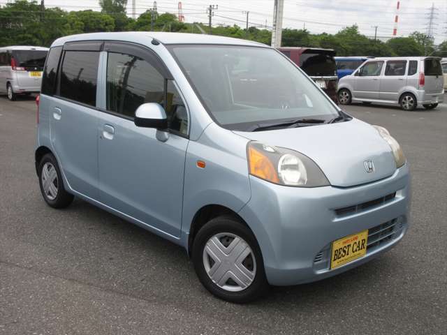 運転席側です。フロントドアに軽い凹み・リアバンパーに軽い傷があります。全体的には目立つ傷や凹みは無く、綺麗な状態です。気になる箇所などございましたらお気軽にお問い合わせ下さい！