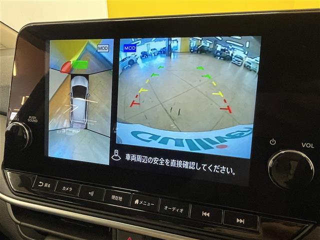 【アラウンドビューモニター】まるでクルマを真上から見下ろしたかのような視点で駐車をサポートします！クルマの斜め後ろや真横など、前後左右の4つのカメラの映像が合成されて、モニターに映し出されます。