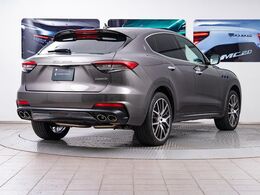 Levante　GT　ハイブリッ330馬力（カタログ値）純正OP総額：2，820，000円　サンルーフ・21インチアンテオホイール・プレミアムサウンド・フルナチュラルレザー
