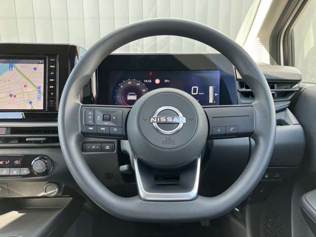 ステアリングスイッチ搭載！ハンドルひとつで手を離さなくても運転中視線をそらさなくても操作が出来て便利です