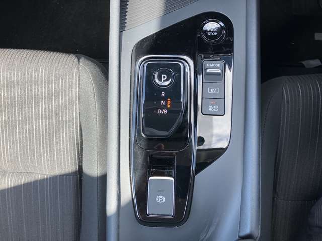 シフトレバー　近未来的なデザインで運転を楽しく演出します♪
