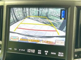 【バックカメラ】駐車時に後方がリアルタイム映像で確認できます。大型商業施設や立体駐車場での駐車時や、夜間のバック時に大活躍！運転スキルに関わらず、今や必須となった装備のひとつです！