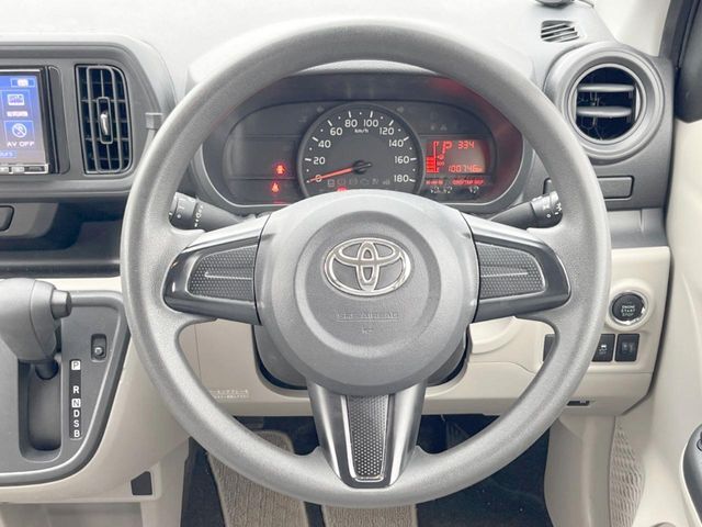 インテリアに合わせたデザインのステアリングは、運転される方のことも考え、運転しやすい形状、大きさです。是非一度、実際に触ってお確かめください。