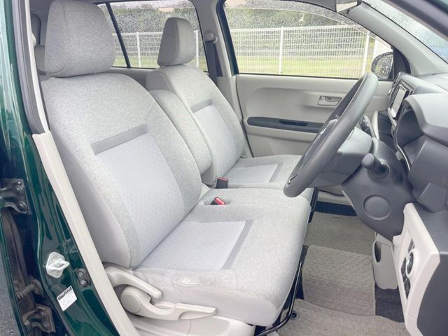 運転席シート廻りは使用感も少なく、良好な状態となっています。丁寧に使われていたことがよくわかりますね。