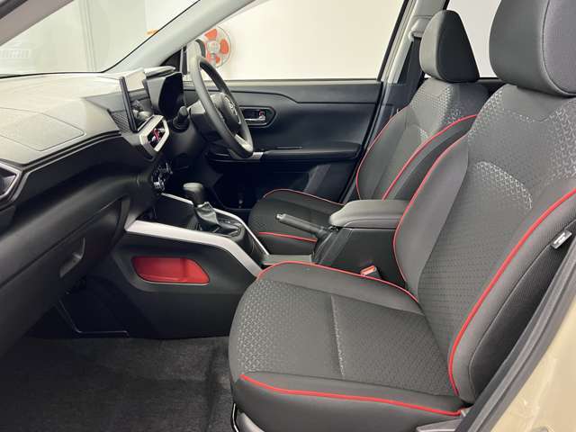 【車内ルームクリーニング済】専門スタッフにより車内はきれいにルームクリーニングを行っております。