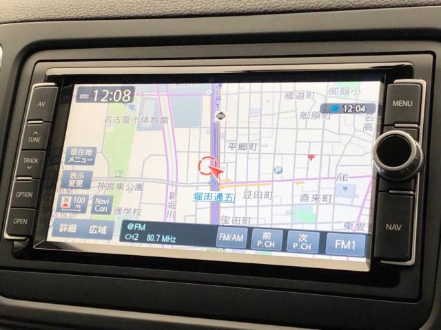●純正ナビ：一体感のあるナビは、高級感ある車内を演出してくれます。Bluetooth再生などオーディオ機能も充実しておりますので、運転もより楽しめます♪