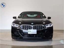 【キドニーグリル】BMWは約90年もの間、ほぼ全ての車両にひと目でBMWだと分かるこの特徴的なフロントグリルが備えられ、デザイン・アイコンとして親しまれてきました。