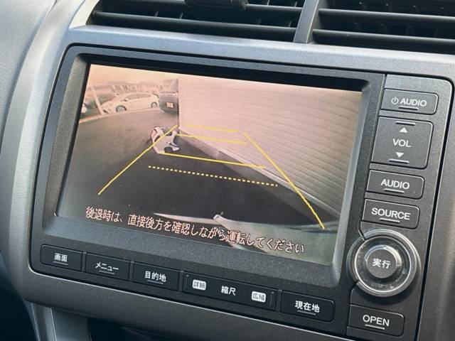 【バックカメラ】駐車時に後方がリアルタイム映像で確認できます。大型商業施設や立体駐車場での駐車時や、夜間のバック時に大活躍！運転スキルに関わらず、今や必須となった装備のひとつです！