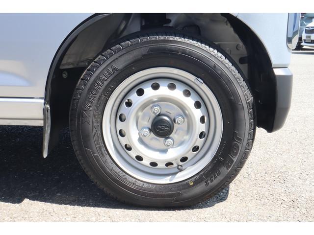 どんな道も力強く駆ける、頼れる相棒-サンバーのスチールホイール車で未知の冒険へ