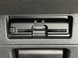 【ETC】有料道路を利用する際に料金所で停止することなく通過できる、ETC車載器（ノンストップ自動料金収受システム機器）が装備されています。セットアップを行うことで利用可能になります。