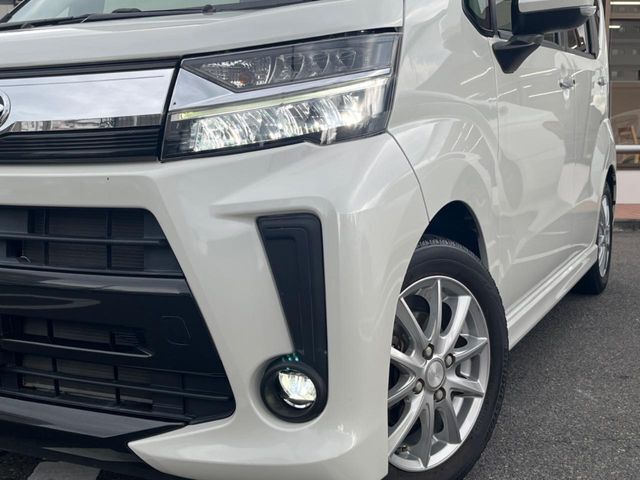 【シーケンシャルターンランプ付きLEDヘッドライト】人気の『流れるウィンカー』付きのLEDヘッドライトを装備♪高級感はもちろん、点灯時は存在感たっぷりで他車からも認識されやすく安心です。