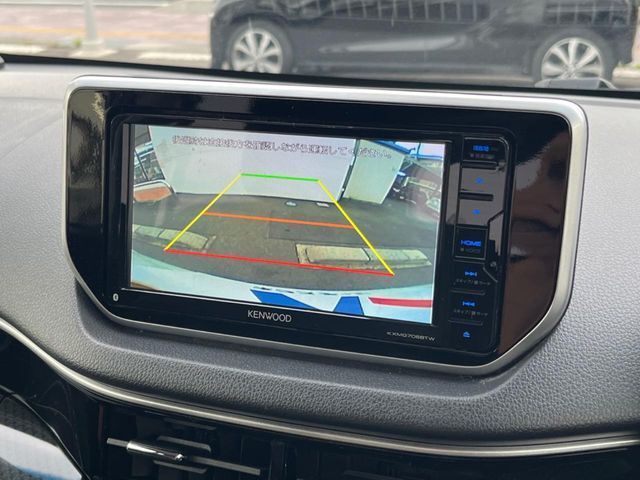 【バックカメラ】駐車時に後方がリアルタイム映像で確認できます。大型商業施設や立体駐車場での駐車時や、夜間のバック時に大活躍！運転スキルに関わらず、今や必須となった装備のひとつです！