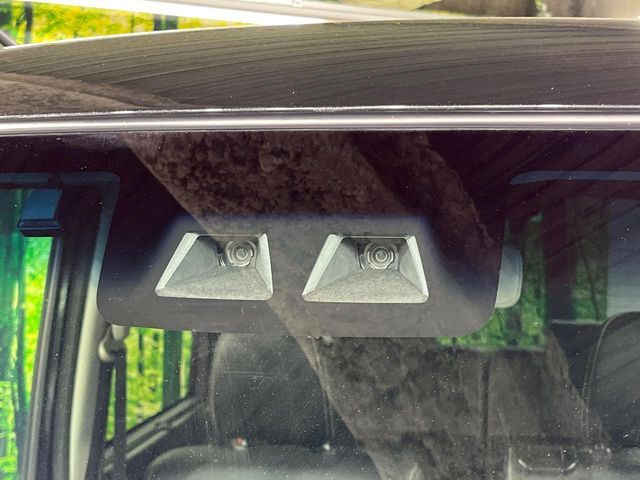 【スマートアシスト】走行中に前方の車両等を認識し、衝突しそうな時は警報とブレーキで衝突回避と被害軽減をアシスト。より安全にドライブをお楽しみいただけます。