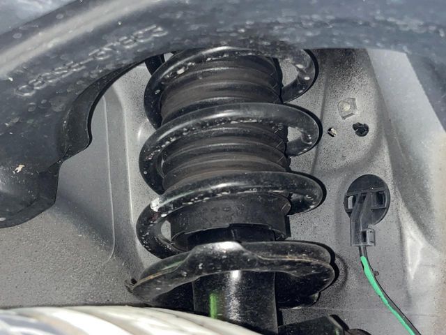 お車を安心してお乗りいただく為には、足回りの定期点検が欠かせません。サービスサポート（有償保証）では無料点検もご提供しており、安心のカーライフをお過ごしいただけるサポート体制が整っています。