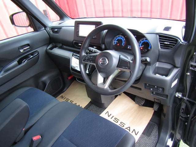 黒ベースの落ち着いたコクピット。上質感あります