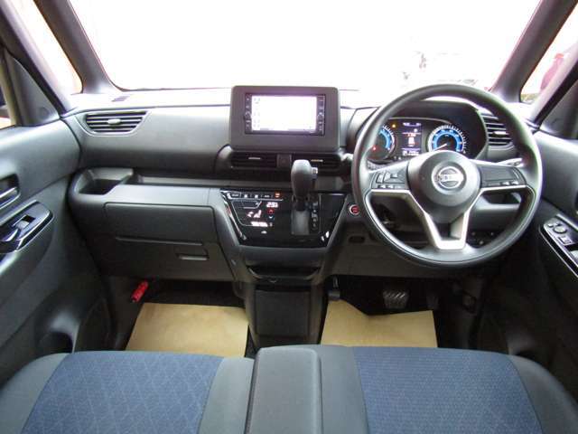 黒ベースの落ち着いたコクピット。上質感あります