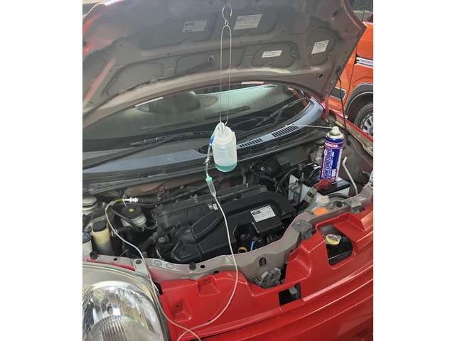 自然にも街にもなじむベージュのボディカラーが魅力的。控えめながらも洗練された色合いで、アウトドアシーンにも都会の景色にも映えます。