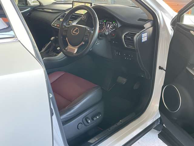 運転席シート付近