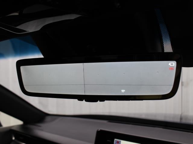 デジタルインナーミラー（前後方録画機能付）が装備されています。車両後方カメラの映像をミラー内のディスプレイに表示。車両前後のカメラで撮影した映像をデジタルインナーミラー内のSDカードに録画します。