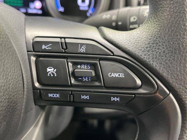 【レーダークルーズコントロール】高速道路での長距離走行が楽に！！自動で速度を保つクルーズコントロールが、衝突軽減システムと連携し、前方の車両を感知して車間を保つように速度調節してくれます！！