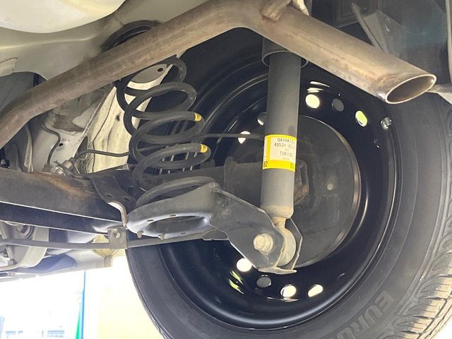 お車を安心してお乗りいただく為には、足回りの定期点検が欠かせません。サービスサポート（有償保証）では無料点検もご提供しており、安心のカーライフをお過ごしいただけるサポート体制が整っています。