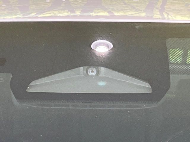 【トヨタセーフティセンス】走行中に前方の車両等を認識し、衝突しそうな時は警報とブレーキで衝突回避と被害軽減をアシスト。より安全にドライブをお楽しみいただけます。
