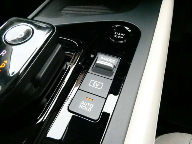 オートブレーキホールドは信号待ち時にブレーキを保持してくれるのでリラックスできます