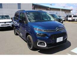 商用車ベースの余韻が漂うボディデザインが個性としてアピールポイントとなっています。