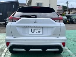 バック時目視しにくいクルマの周囲をカメラで映し出し、安全・安心駐車をサポート♪オプションのリアカメラで安心プラスが付いています！バック駐車などをサポートしてくれますよ♪