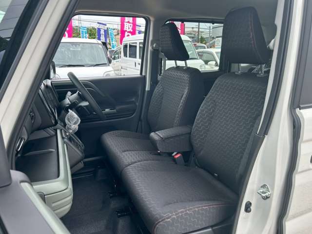 遠方のお客様でも店頭納車の場合は車両を陸運局に持ちこまずに名義変更可能ですので余計な諸費用も頂いておりません。遠方陸送納車も格安です☆