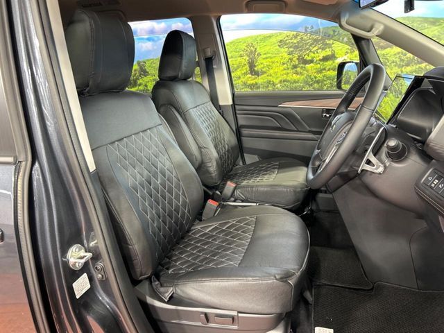 運転席シート廻りは使用感も少なく、良好な状態となっています。丁寧に使われていたことがよくわかりますね。