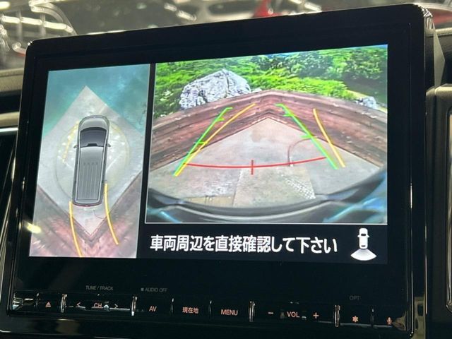 【マルチアラウンドモニター】専用のカメラにより、上から見下ろしたような視点で360度クルマの周囲を確認することができます☆死角部分も確認しやすく、狭い場所での切り返しや駐車もスムーズに行えます。