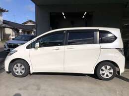 自社認証工場にてきっちり点検整備をして、車検を受けてお渡しします。費用は総額に含まれております。