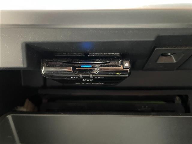 【ETC車載器】ETCカードを挿せば料金所はノンストップ！！ETC割引も受けられるので、今の時代必須装備ですね！セットアップも当社で可能です。