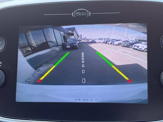 ●ガイドライン付きバックカメラ：不安な駐車もこれで安心！ガイドライン付きなので狭い箇所での駐車もラクラクです！