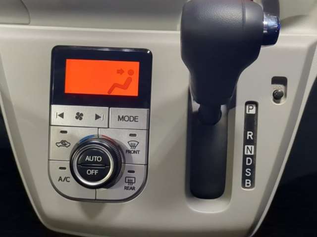 気になる点がございましたら、お気軽にお電話下さい。内外装の状態など、実物を見ながらの詳細確認説明を正確に申し上げます。また希望のお写真をメールやFAXでお送りさせていただきます。