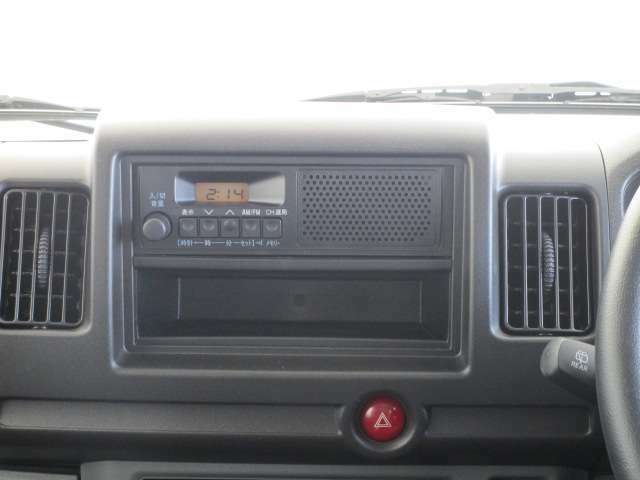 純正のFM/AMラジオが付いています。