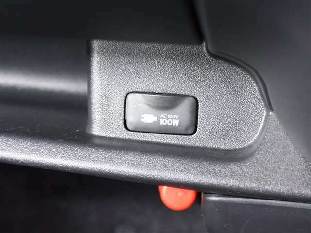 家庭用と同じコンセント（AC100V・100W）を、車内に設置。パソコンなどの電気製品に対応し、走行中も使用することができます。