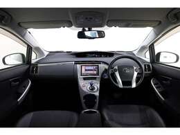 内装カラーは人気の黒系です。内装各部のパーツが使いやすい配置です。高級感満載の乗り心地が良い装備になっております！