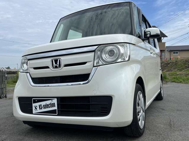 【雨の日も大丈夫】雨の日に傘をさしながら中古車選びは嫌ですよね。当店なら安心。電話予約をいただければ屋根下へ移動しておきます。雨でもじっくりご覧いただけます。