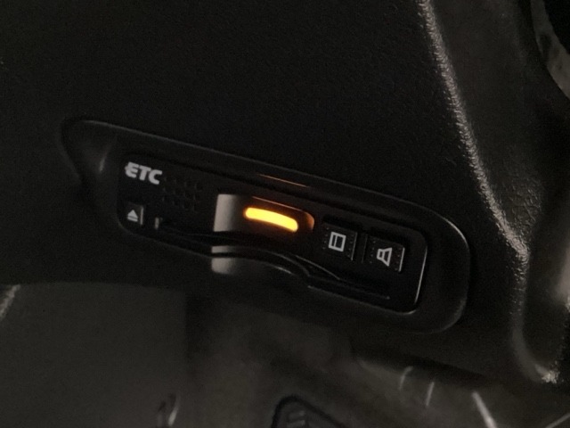 ETCが付いてます。ETC搭載車しか通過できないスマートICが利用できるようになりますよ！現在スマートICの設置箇所も増えてきているので、高速道路利用の幅が広がりますね☆