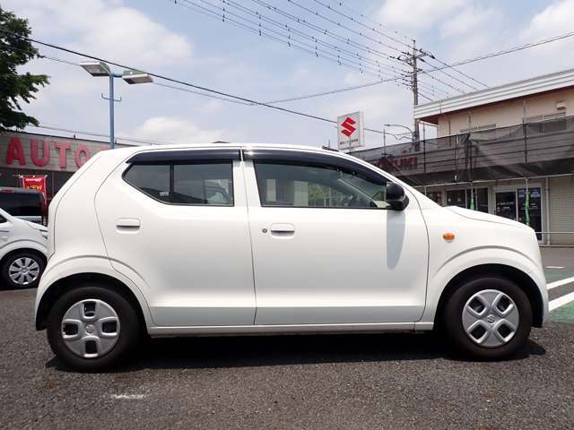 国の指定を受けた自社工場で、整備士が車検と点検整備を行っております。