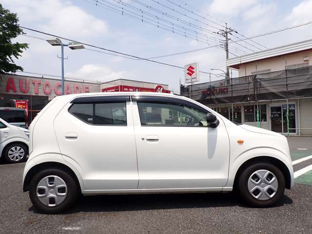 国の指定を受けた自社工場で、整備士が車検と点検整備を行っております。