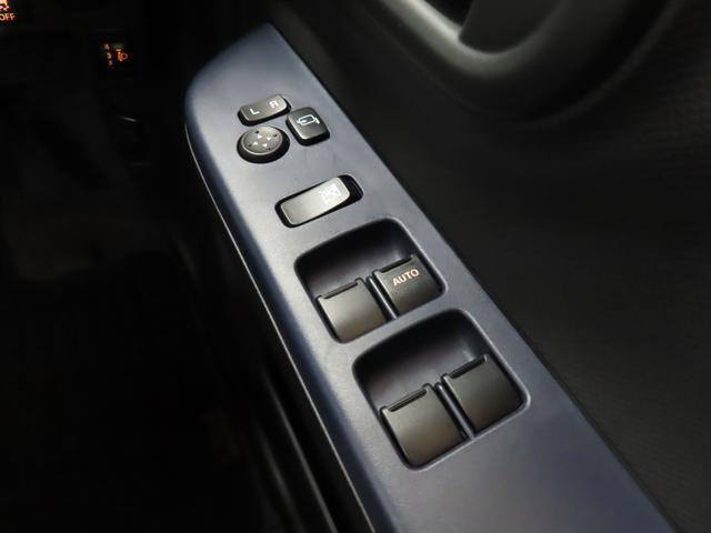 パワーウィンドウのスイッチですよ。　運転席に居ながら窓を開け閉めのコントロールできますよ。