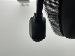 【ドライブレコーダー】映像・音声などの運転中の記録を残します。事故などを起こした起こされた時の証拠になりえますので、もしも時でも安心ですね。