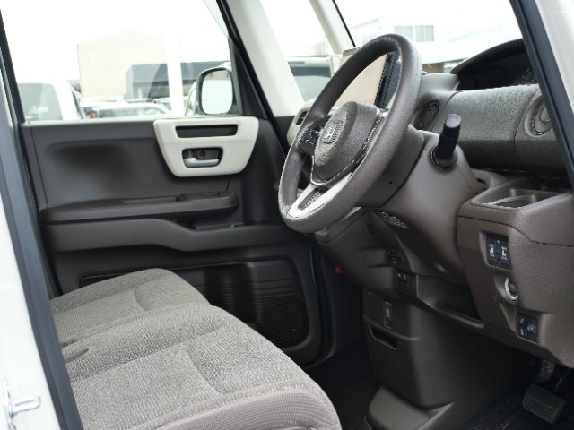 運転席周りの写真です。